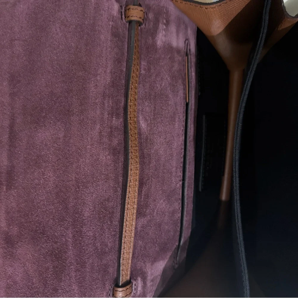 Burberry Macken Leather Crossbody Bag - Picture 5 of 7